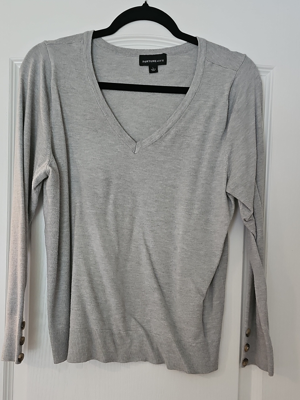 Women's Light Gray V-Neck Long Sleeve Top